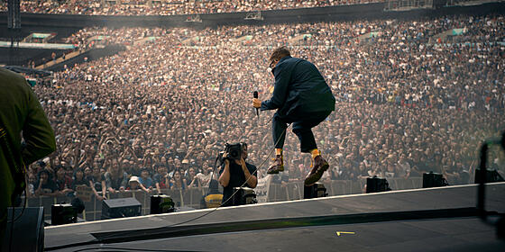 layout image (to proper size of the container)