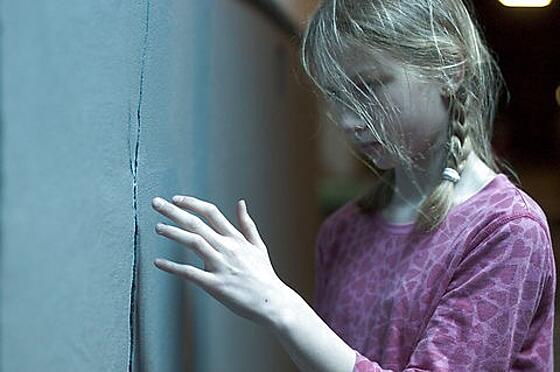 layout image (to proper size of the container)