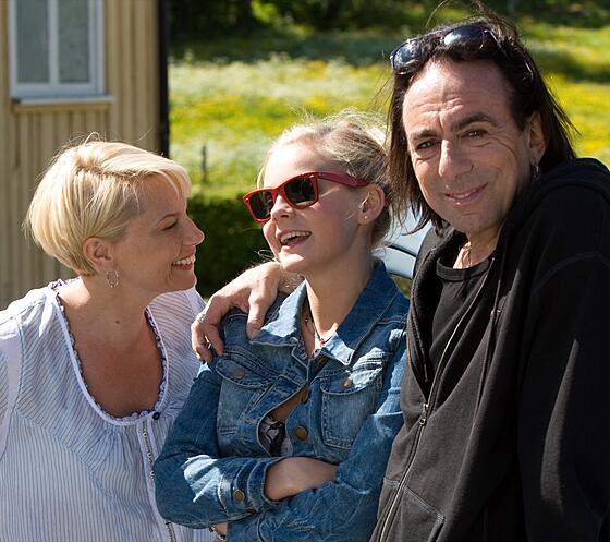 layout image (to proper size of the container)