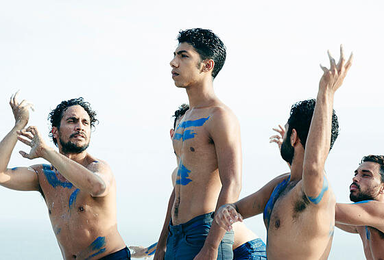 layout image (to proper size of the container)