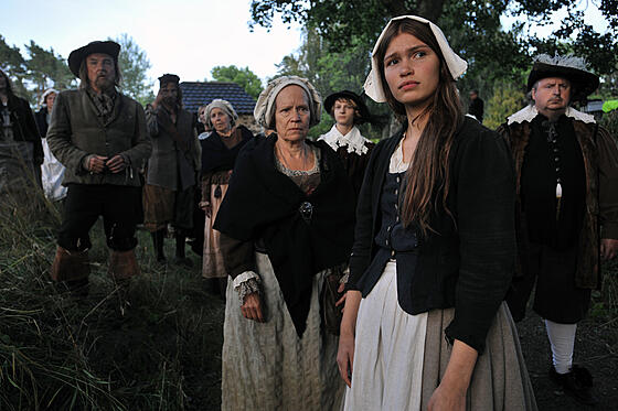 layout image (to proper size of the container)