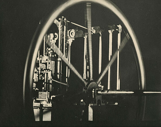 layout image (to proper size of the container)