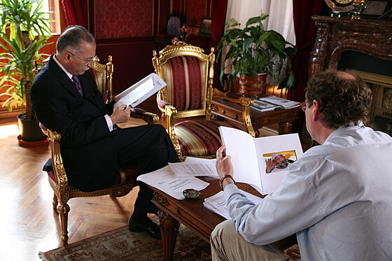 layout image (to proper size of the container)