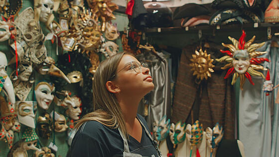 layout image (to proper size of the container)