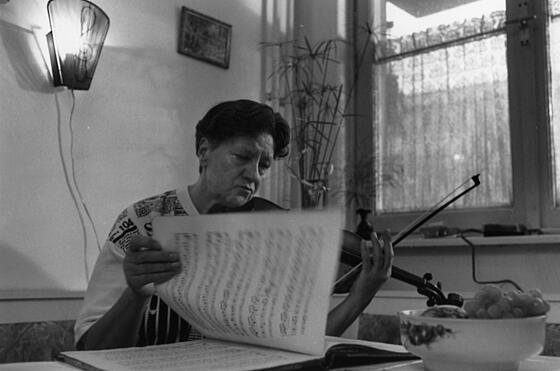 layout image (to proper size of the container)