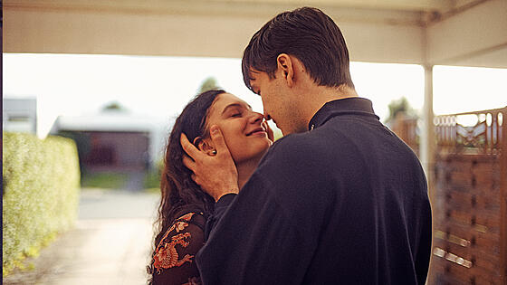 layout image (to proper size of the container)