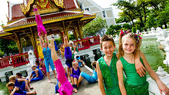 layout image (to proper size of the container)