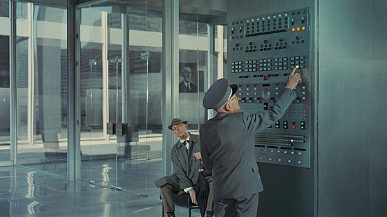 layout image (to proper size of the container)