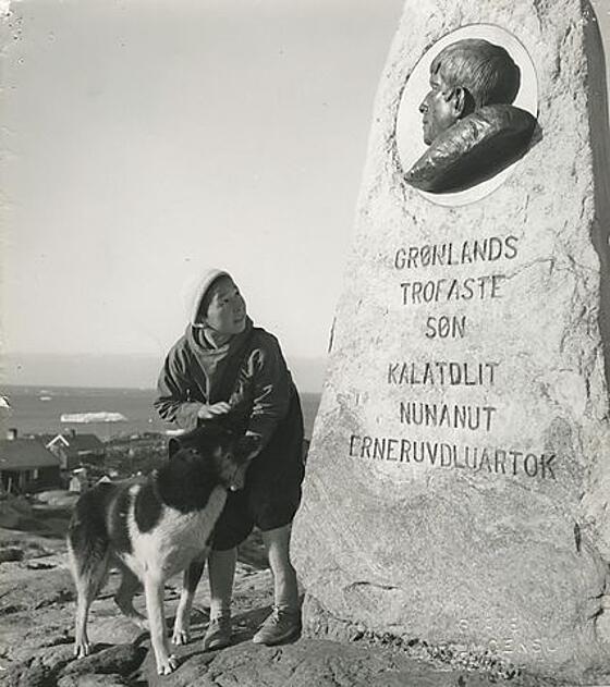 layout image (to proper size of the container)