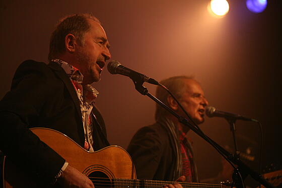 layout image (to proper size of the container)