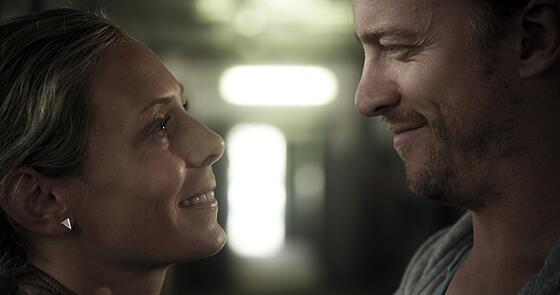 layout image (to proper size of the container)