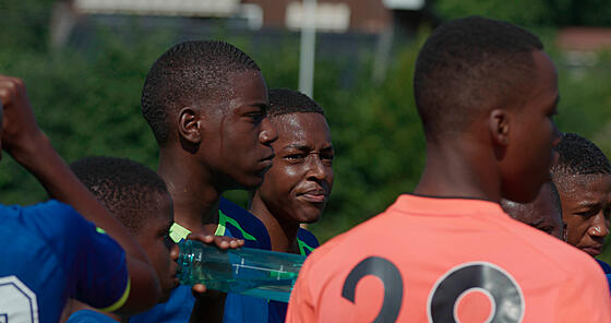 layout image (to proper size of the container)