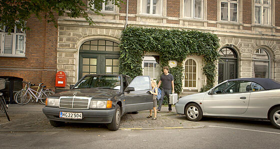 layout image (to proper size of the container)