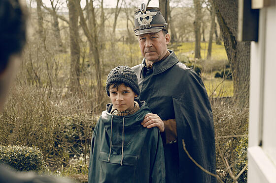 layout image (to proper size of the container)