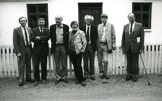 layout image (to proper size of the container)