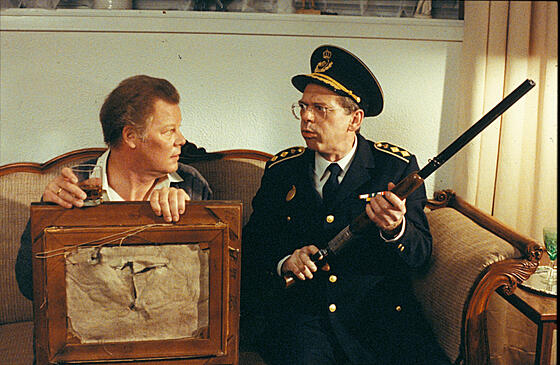 layout image (to proper size of the container)