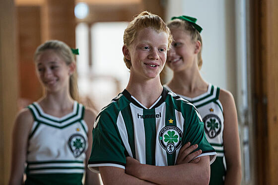 layout image (to proper size of the container)