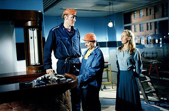 layout image (to proper size of the container)