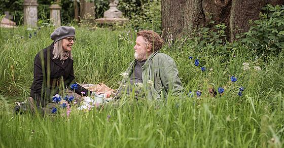 layout image (to proper size of the container)