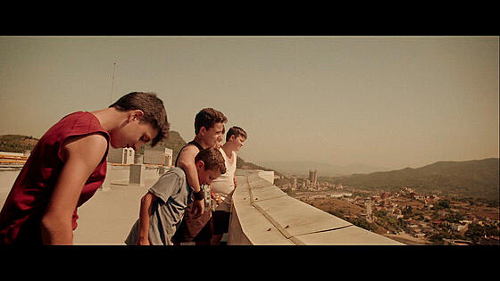 layout image (to proper size of the container)