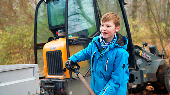 layout image (to proper size of the container)