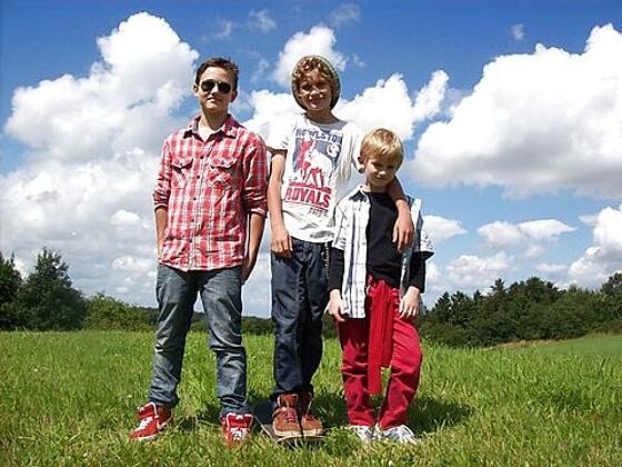 layout image (to proper size of the container)