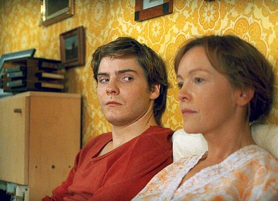 layout image (to proper size of the container)