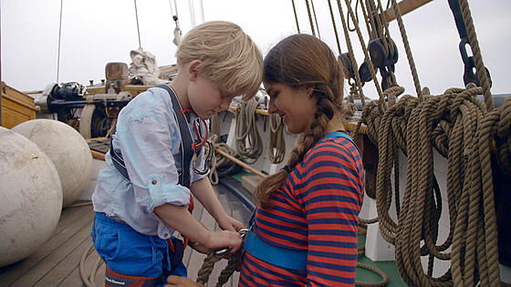 layout image (to proper size of the container)