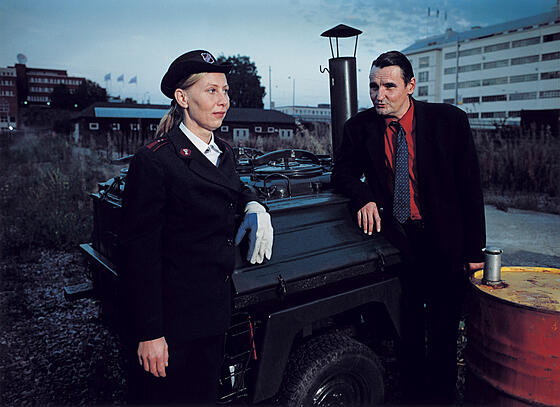 layout image (to proper size of the container)