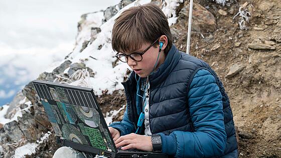 layout image (to proper size of the container)