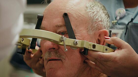 layout image (to proper size of the container)