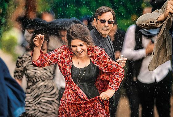 layout image (to proper size of the container)