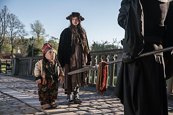 layout image (to proper size of the container)