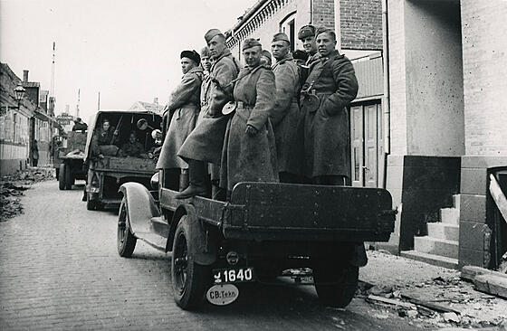 layout image (to proper size of the container)