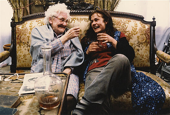 layout image (to proper size of the container)