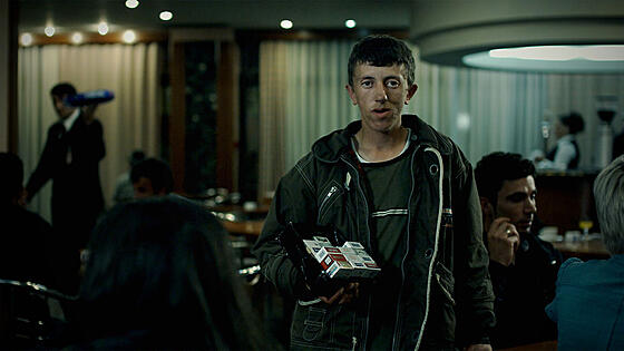 layout image (to proper size of the container)