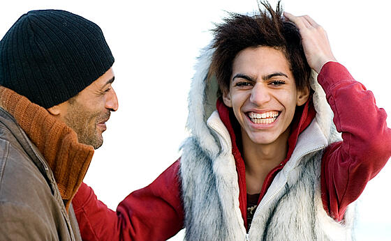 layout image (to proper size of the container)