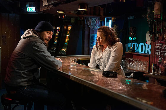 layout image (to proper size of the container)