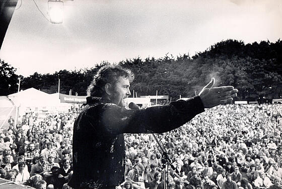 layout image (to proper size of the container)