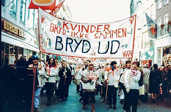 layout image (to proper size of the container)