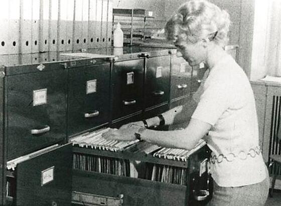 layout image (to proper size of the container)