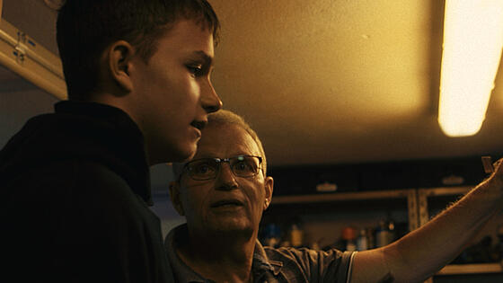 layout image (to proper size of the container)