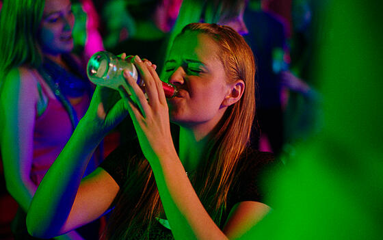 layout image (to proper size of the container)