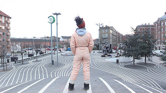 layout image (to proper size of the container)