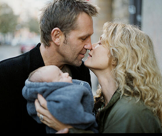 layout image (to proper size of the container)