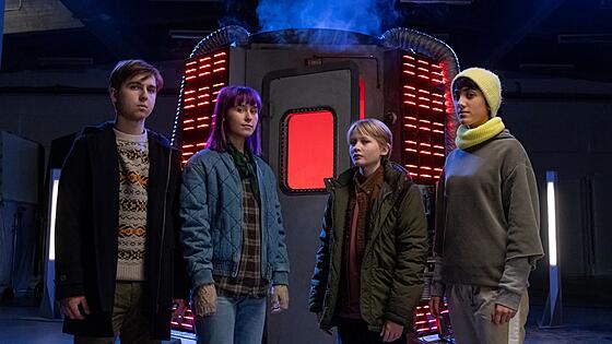 layout image (to proper size of the container)