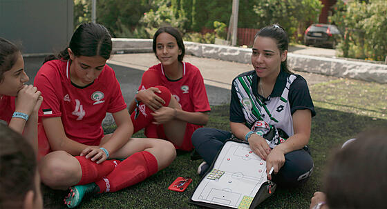 layout image (to proper size of the container)