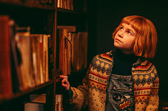 layout image (to proper size of the container)