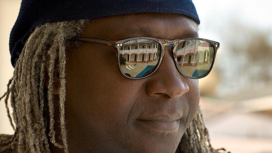 layout image (to proper size of the container)