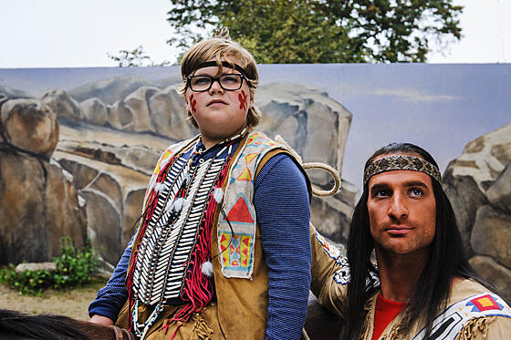 layout image (to proper size of the container)